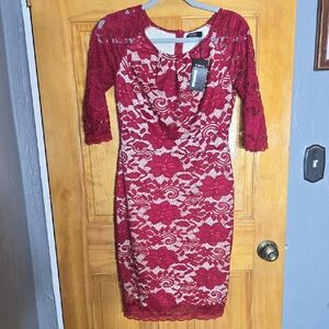 Fisoul NWT   Size Medium Women's Burgundy Lace Dress flowers